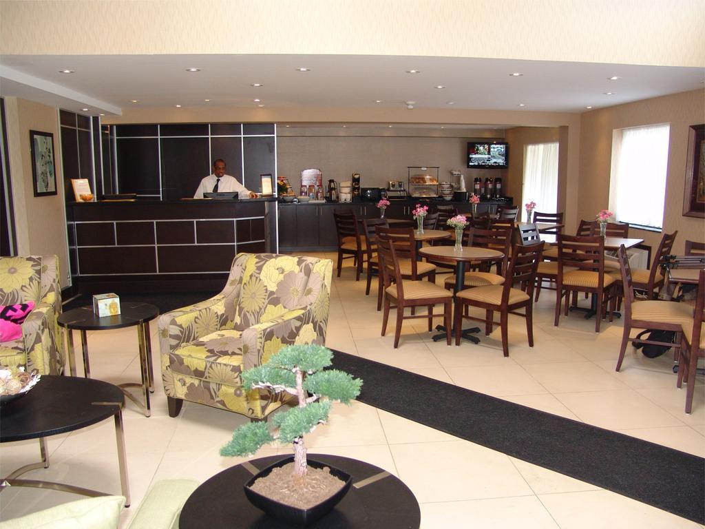 Comfort Inn East Scarborough Торонто Ресторан фото