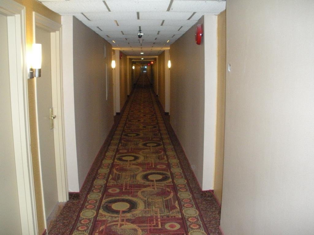 Comfort Inn East Scarborough Торонто Экстерьер фото
