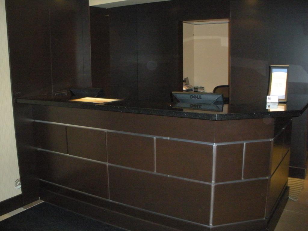 Comfort Inn East Scarborough Торонто Экстерьер фото