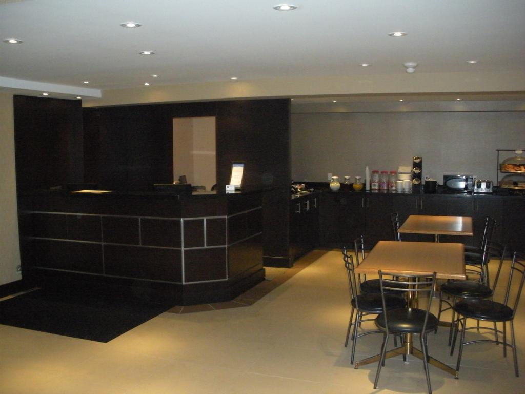Comfort Inn East Scarborough Торонто Экстерьер фото