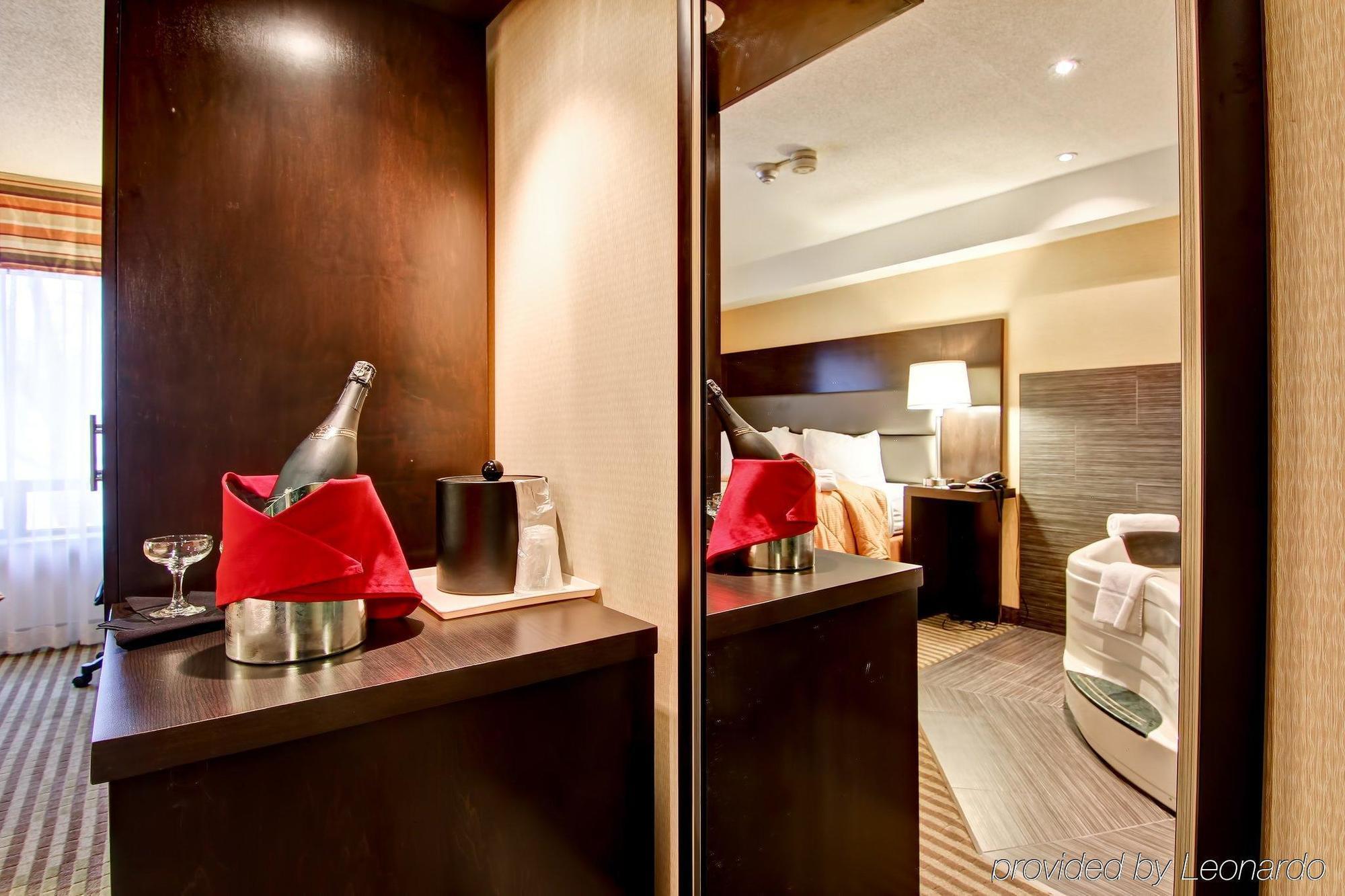 Comfort Inn East Scarborough Торонто Экстерьер фото