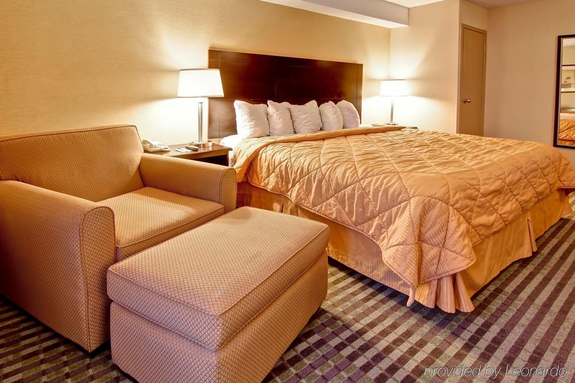 Comfort Inn East Scarborough Торонто Экстерьер фото