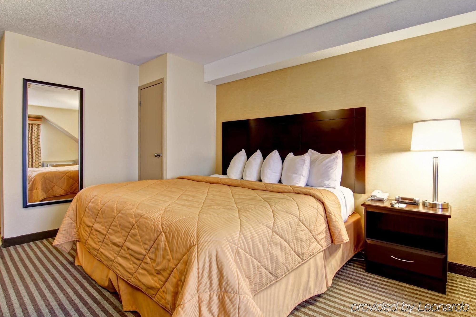 Comfort Inn East Scarborough Торонто Экстерьер фото