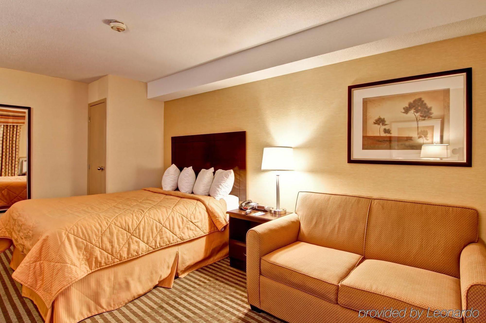 Comfort Inn East Scarborough Торонто Экстерьер фото