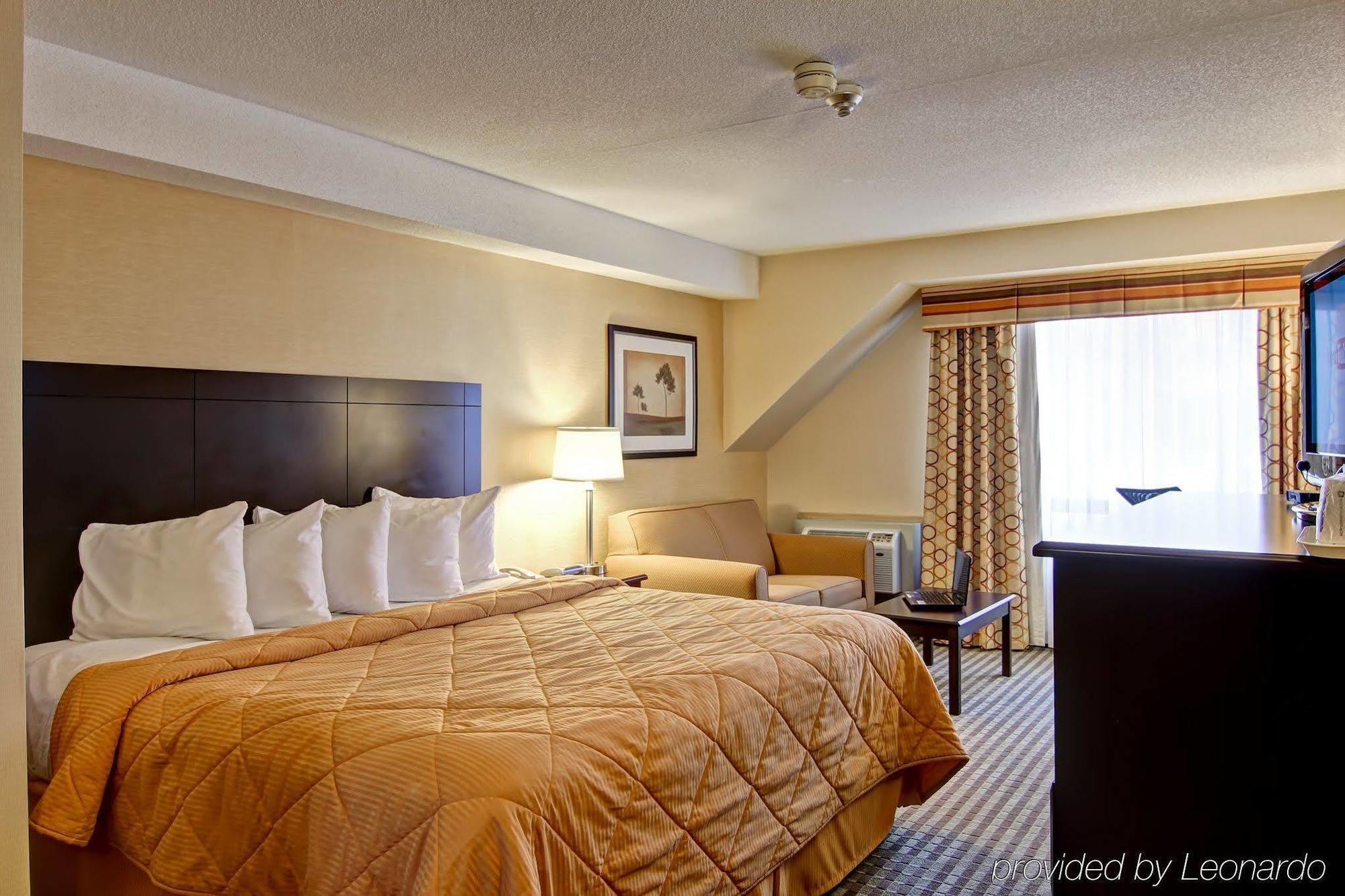 Comfort Inn East Scarborough Торонто Экстерьер фото